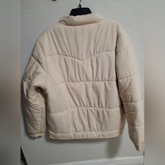 Stylish Men's Beige Puffer Jacket - Picture 7 of 15